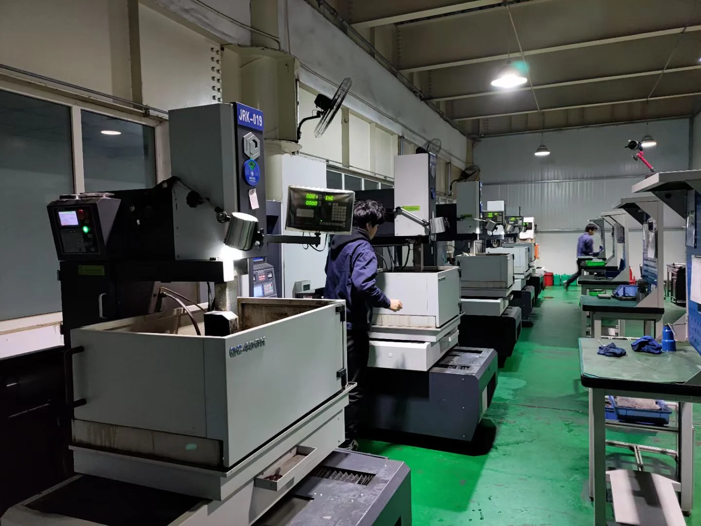 Gelişmiş teknoloji ile modern üretim hattı