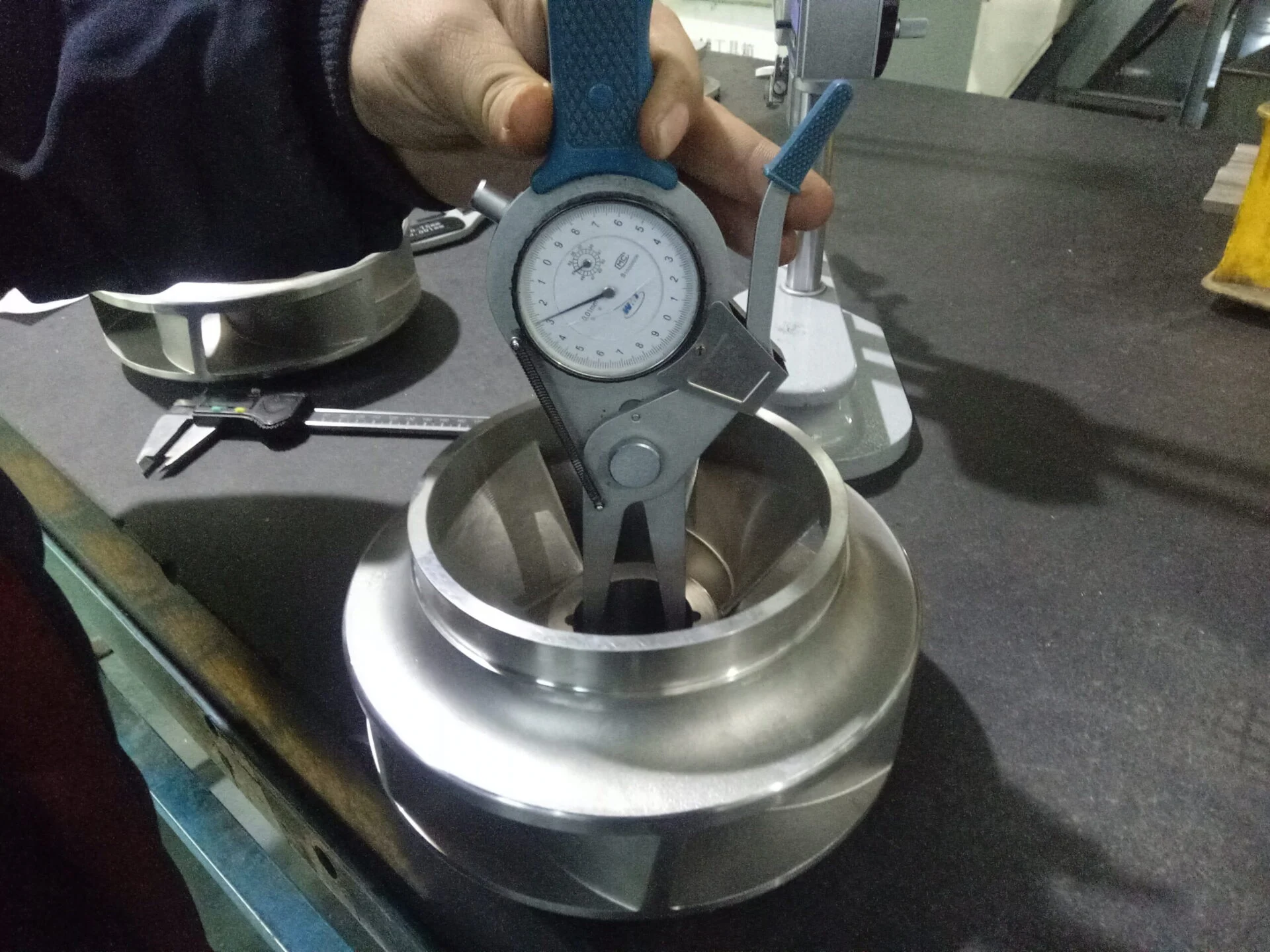 Shell quality monitoring layer thickness